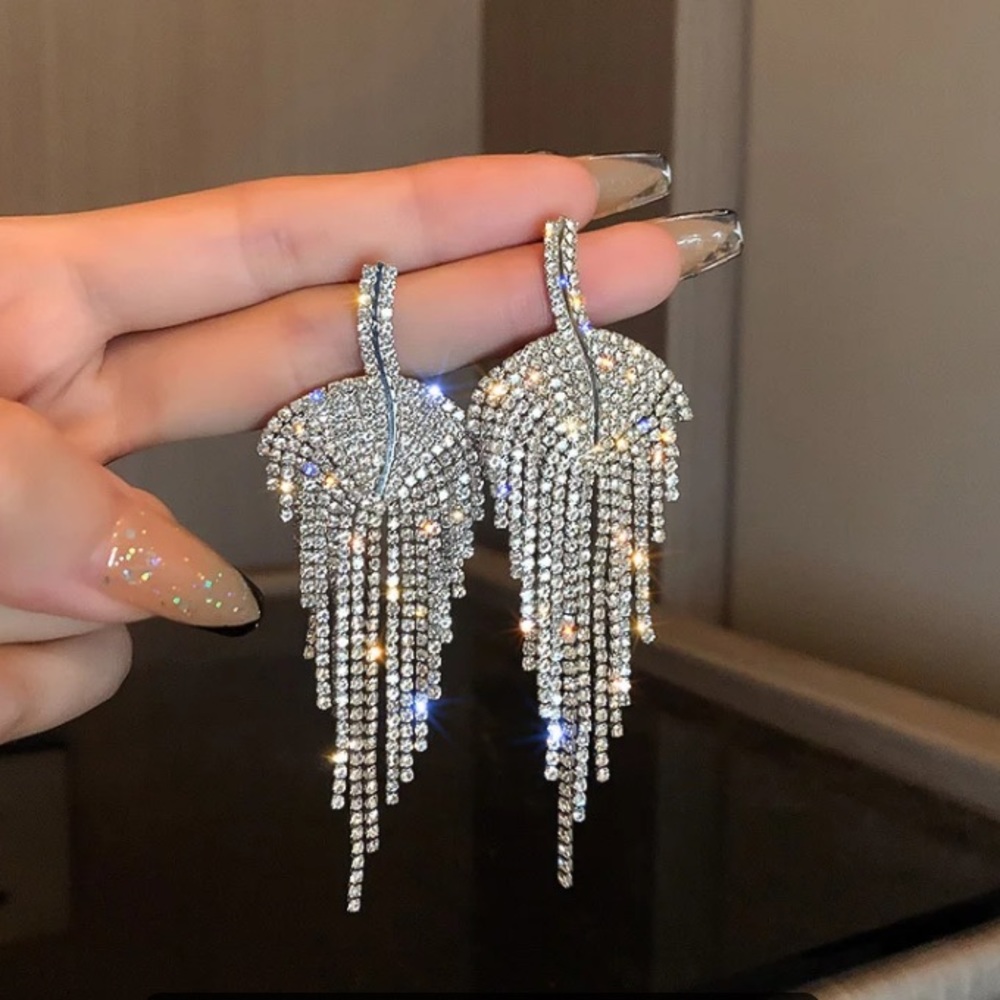⭐️ Rhinestone Long Leaf Earrings